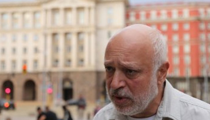 "Сега разбирам, че съм първият министър, излязъл на протест и съм много доволен от това", каза той