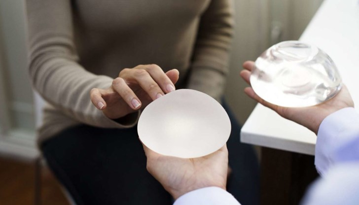 Две от жертвите на некачествените импланти в България вече са получили по 7000 евро обезщетение Две от жертвите на некачествените импланти в България вече са получили по 7000 евро обезщетение