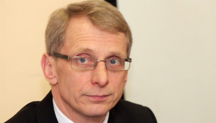 Проф. Николай Денков отправи предупреждение към шефовете на РУО да не използват позициите си за партийна дейност