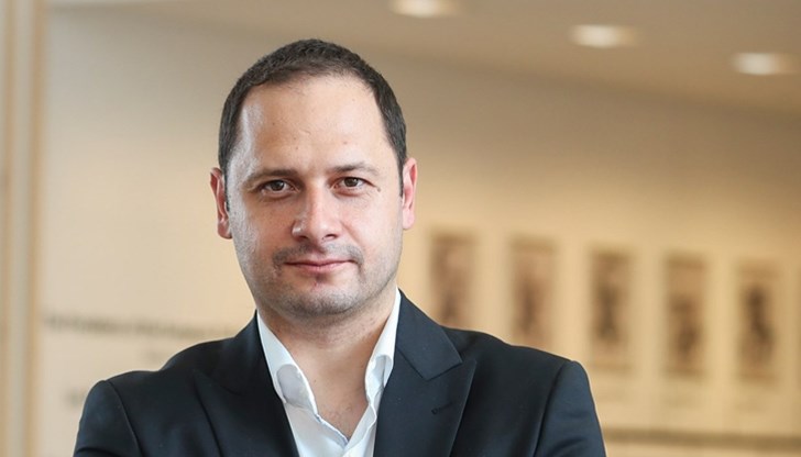 Комисията твърде дълго си затваряше очите, когато премиери се обграждаха с олигархични кръгове, които купуваха с европейски средства