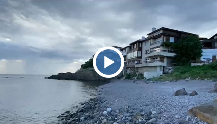 Температурата на морската вода е 23°-25°