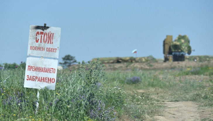 Информацията до момента е, че са открити отломки от самолета, но засега няма следа от пилота - майор Валентин Терзиев