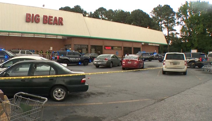 Инцидентът е станал в магазин в Декатур, на около десет километра от Атланта
