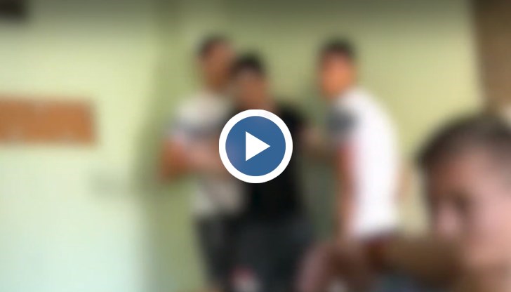 Ученик беше нападнат и удрян от друго дете в класна стая