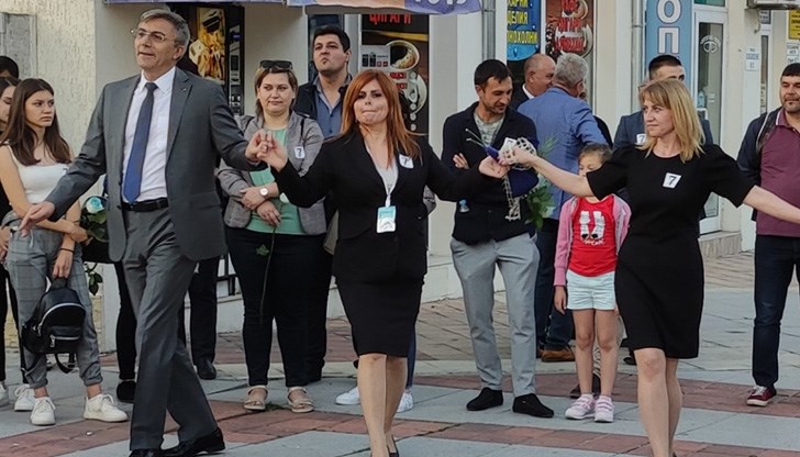 Партиите се мъчат чрез зрелищни сцени да компенсират политическата нищета