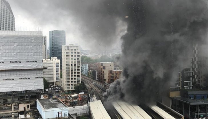 На мястото са пристигнали 10 пожарни и 70 пожарникари