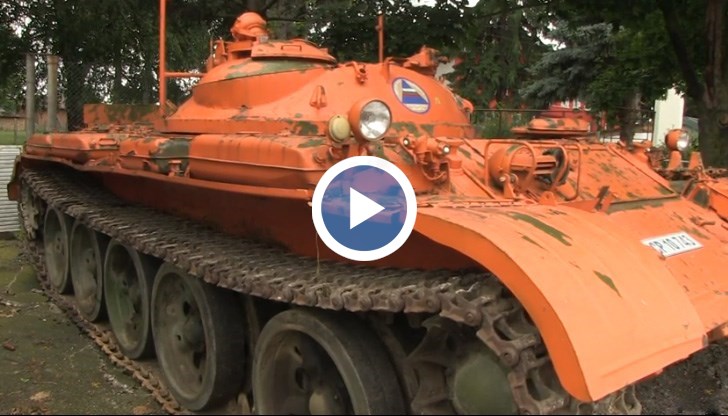 Танковият влекач е в движение и дори при бедствени ситуации може да се ползва