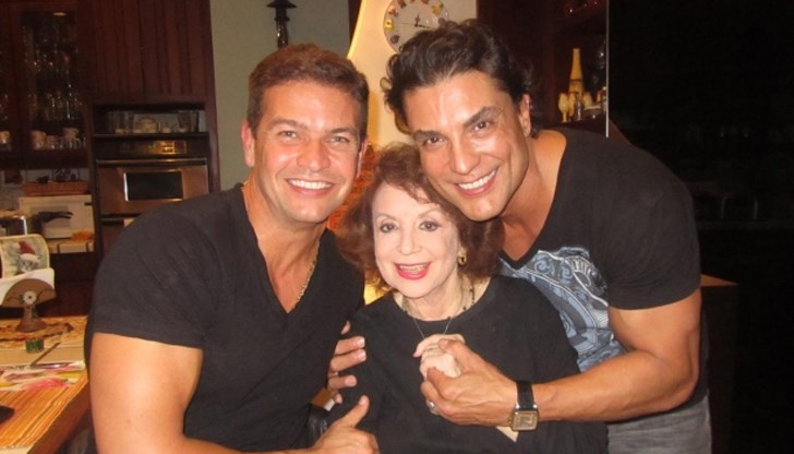 Сред популярните телевизионни хитове на Фиайо са "Кристал", "Касандра", "Леонела", "Лусесита", "Росалинда", "Перегрина", "Есмералда" Сред популярните телевизионни хитове на Фиайо са "Кристал", "Касандра", "Леонела", "Лусесита", "Росалинда", "Перегрина", "Есмералда"