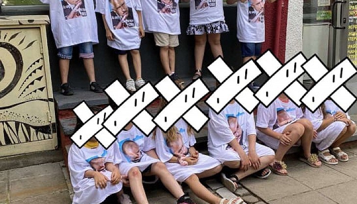 Въпросната кампания се провела в град Самоков. Като децата са били принудени да викат името на "Вожда". Въпросната кампания се провела в град Самоков. Като децата са били принудени да викат името на "Вожда".