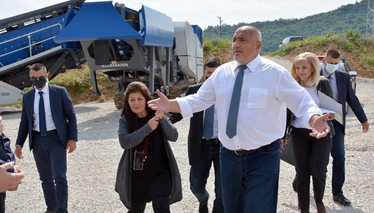 Защо като са толкова много - стотици хиляди, не могат да спретнат що годе посетен протест и надежда това да стане няма Защо като са толкова много - стотици хиляди, не могат да спретнат що годе посетен протест и надежда това да стане няма