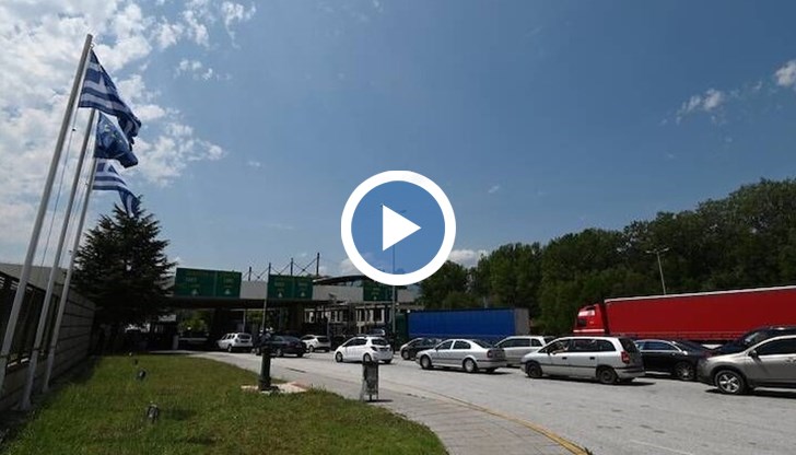 Служителите на РЗИ нямат техника, с която да проверят дали документите са фалшиви или не