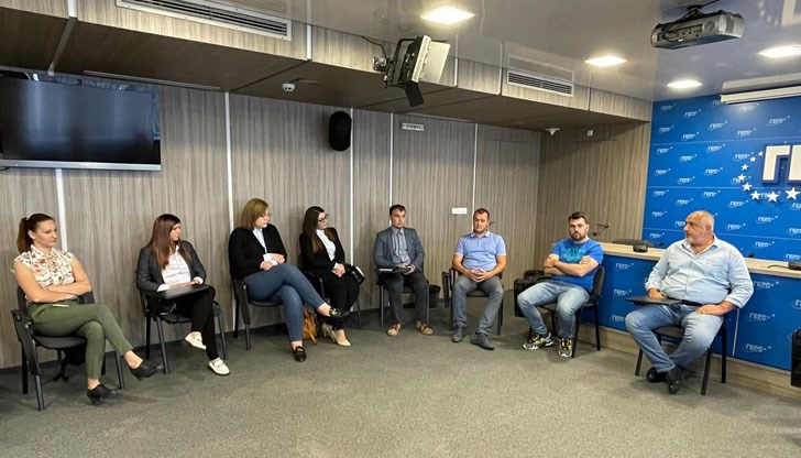 Пламен Нунев дава път на студент, Вежди Рашидов отстъпи място на младеж с опит като общинар