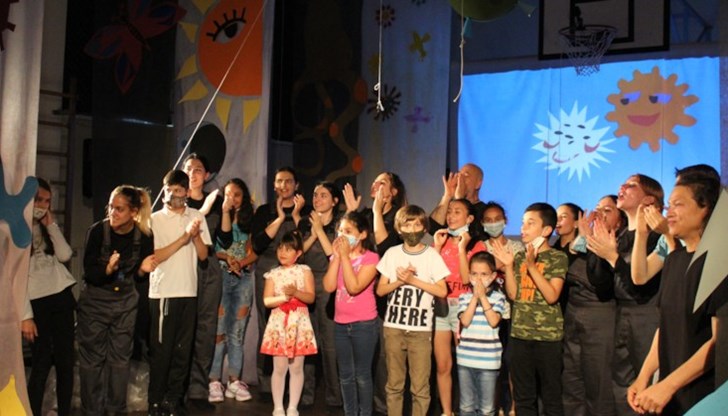 7 творци работят с 20 деца и младежи и увличат над 200 представители на различни целеви групи