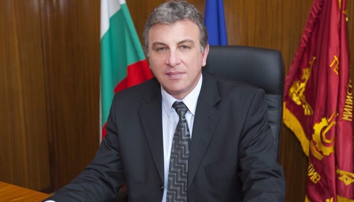 В полза на държавата е отнета и сумата от 22 254, 27 лв., която представлява получената материална облага от конфликта на интереси