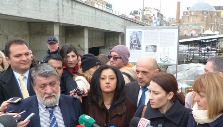 Проф. Минеков твърди, че ОЛАФ препоръчва да се търси отговорност от трима министри и един кмет