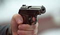 Купонджия от Левски насочи пистолет към полицаи