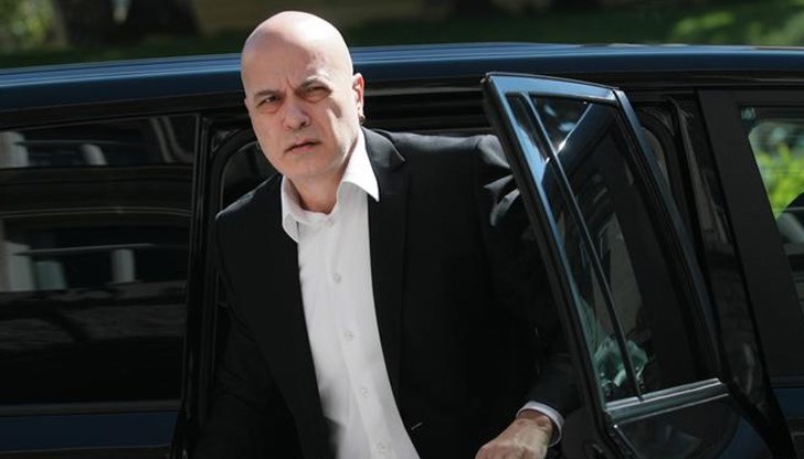 Българите доказаха, че не ги интересуват прогнозите на социолозите, политолозите и всичколозите Българите доказаха, че не ги интересуват прогнозите на социолозите, политолозите и всичколозите