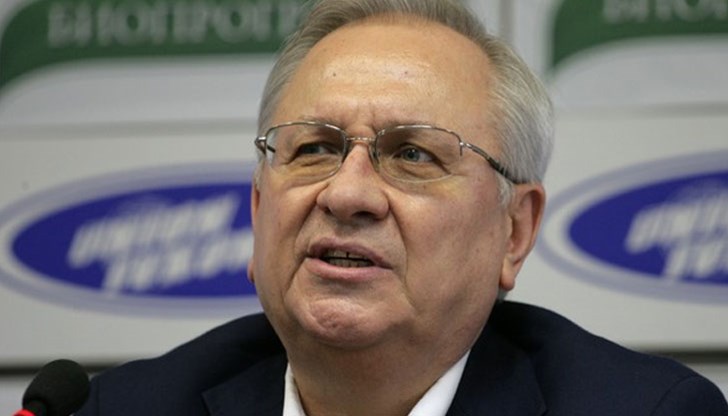 Осъзнавайки в каква ситуация е изпаднал, Слави Трифонов търси елегантен изход Осъзнавайки в каква ситуация е изпаднал, Слави Трифонов търси елегантен изход