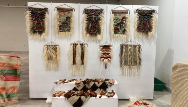 Целта на изложбата е да покаже красотата на българската традиционна култура