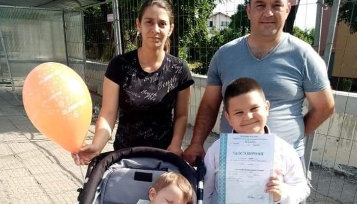 Венцислав работи и успява да издържа семейството си, но поради факта, че става инвалид и нетрудоспособен, бива съкратен от работа Венцислав работи и успява да издържа семейството си, но поради факта, че става инвалид и нетрудоспособен, бива съкратен от работа