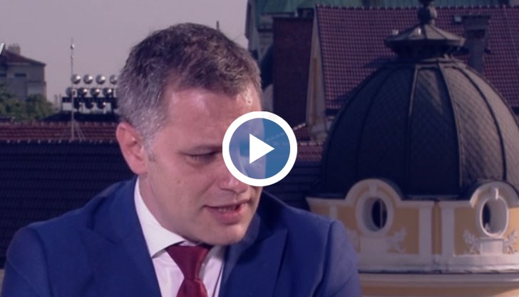 Не виждам сериозна ревизия на предишното управление, само някакви хора говорят, каза политикът от ВМРО