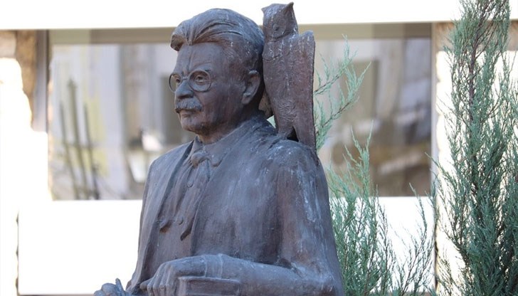 Той е роден в Русе и е единственият нобелист от България