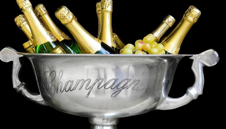 Документът премахва понятието „шампанско“ и позволява то да се използва само за „руско шампанско“, произведено в Русия Документът премахва понятието „шампанско“ и позволява то да се използва само за „руско шампанско“, произведено в Русия