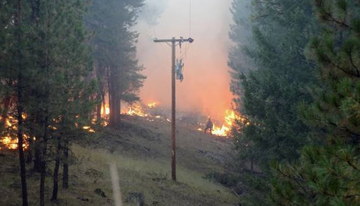 Опустошителен горски пожар в щата Орегон разрушава десетки домове и се разраства