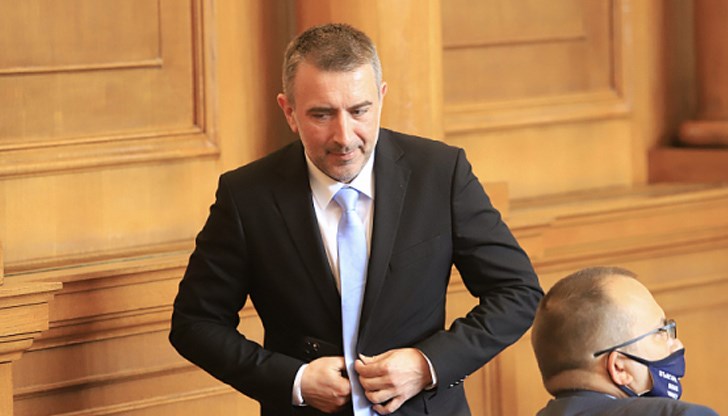 "В момента, в който бъде връчен мандатът, името на премиера ще стане ясно", заяви Ивайло Вълчев