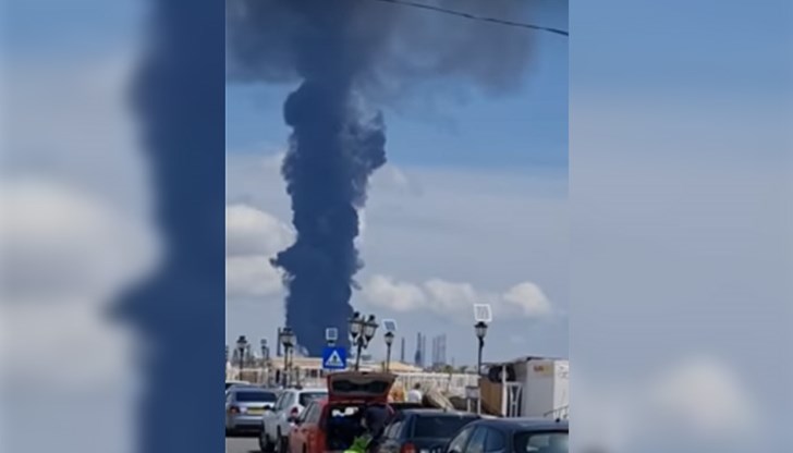 Мощен взрив избухна вчера в най-голямата румънска петролна рафинерия в Черно море