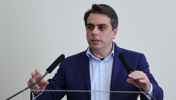 50-те лева, които се раздават на калпак, да влязат в една нормална актуализация, препоръчва министърът 50-те лева, които се раздават на калпак, да влязат в една нормална актуализация, препоръчва министърът