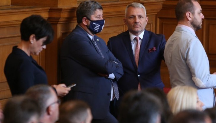 В парламента депутатите коментираха процедурата по отстраняването на главния прокурор Иван Гешев