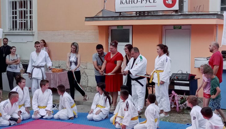 Тя се намира на ул. „Александровска“