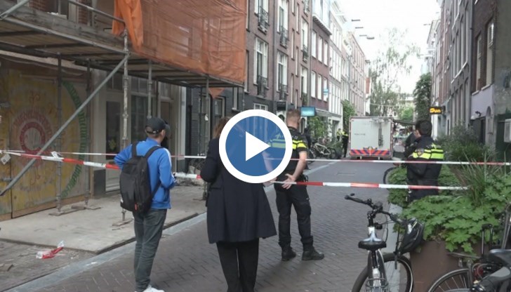 По журналиста е стреляно от упор, най-малко пет пъти, в центъра на Амстердам