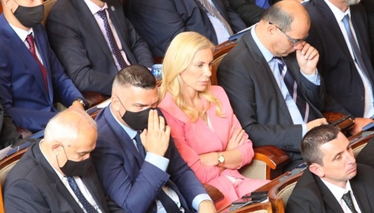 Русокосата Катерина Ряхова до колегите си от ИТН