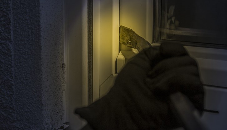 Не се хвалете във фейсбук или пред хората от квартала, че заминавате на почивка