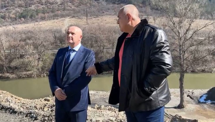 Не мога да си обясня, защо лекари с доказани професионални умения продължават да мълчат, когато биват унижавани по такъв отвратителен начин