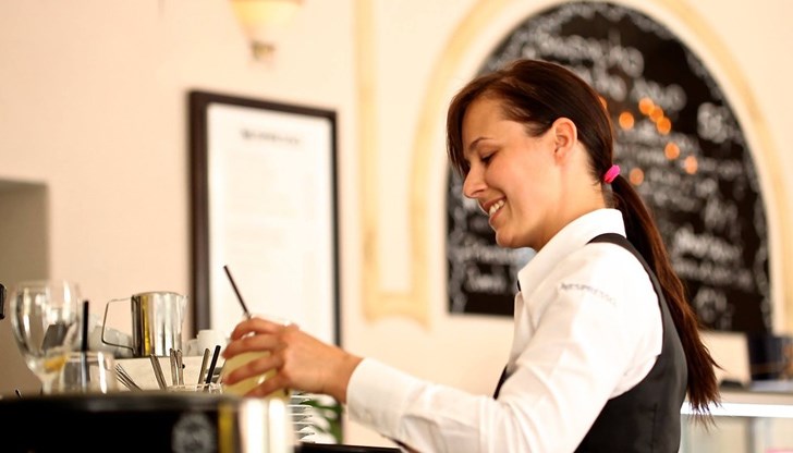 Причината за това е откритият летен сезон по Черноморието, което привлича българските работници