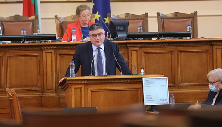 Служебният министър на отбраната Георги Панайотов обясни, че има индикатори за корупция при някои договори, свързани с F-16