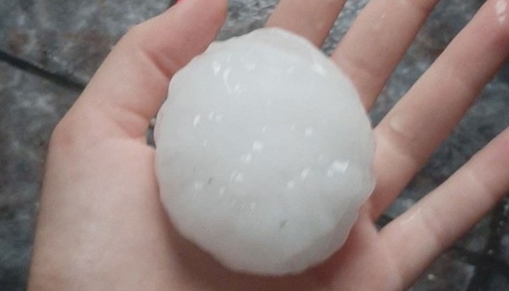 През следващите часове бурите се насочват към Североизточна България През следващите часове бурите се насочват към Североизточна България