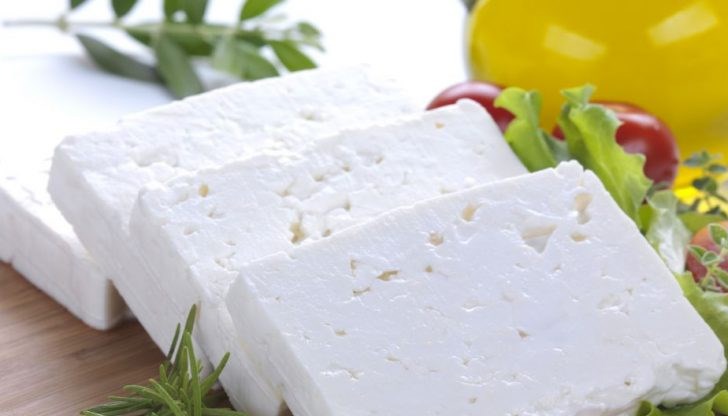 Бялото саламурено сирене трябва да съдържа поне 40% мляко