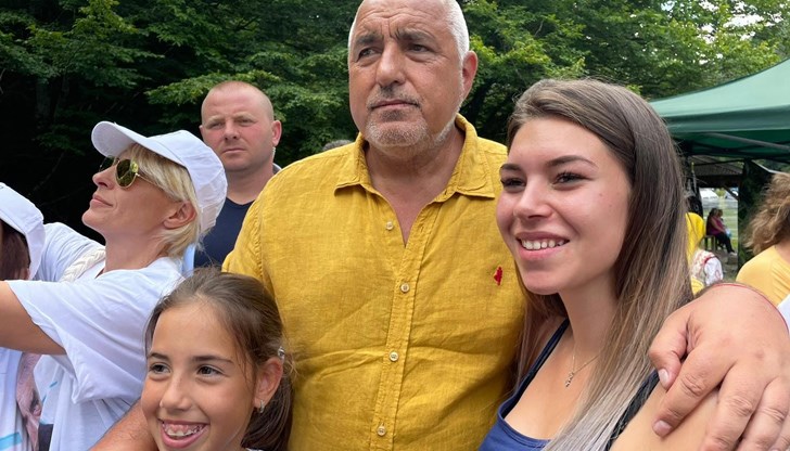 Всеки ден Бойко Борисов използва детската усмивка за предизборната си кампания