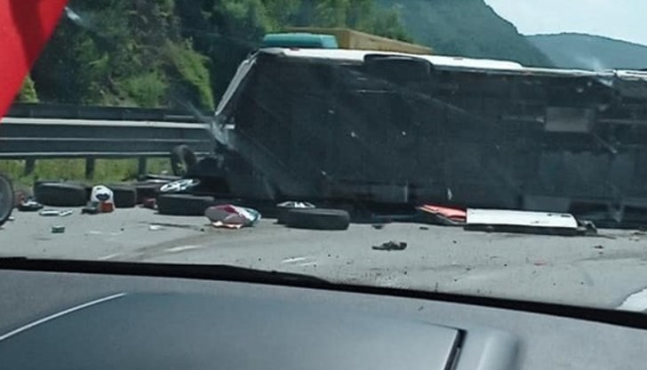 В социалните мрежи се появи снимка на инцидент, станал малко след един от тунелите на аутобана В социалните мрежи се появи снимка на инцидент, станал малко след един от тунелите на аутобана