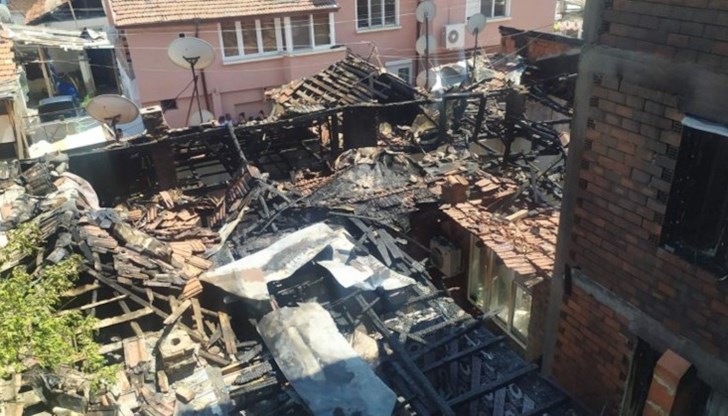 Полицаи са вардели техниката след посегателствата