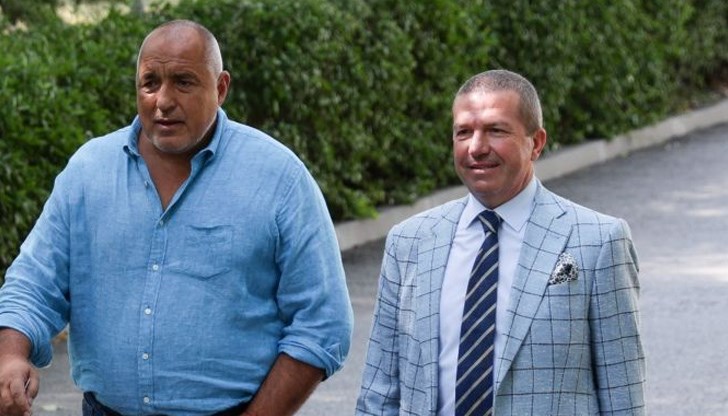Бившият премиер Бойко Борисов се яви на разпит в „Националния полиция“ придружен от адвокат Менко Менков