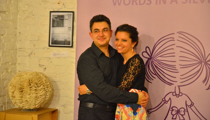 Сам превежда на английски стиховете ѝ