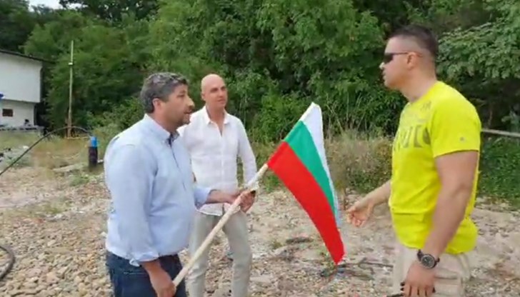 България вече не е същата. Хората се вдигнаха и си поискаха страната обратно България вече не е същата. Хората се вдигнаха и си поискаха страната обратно