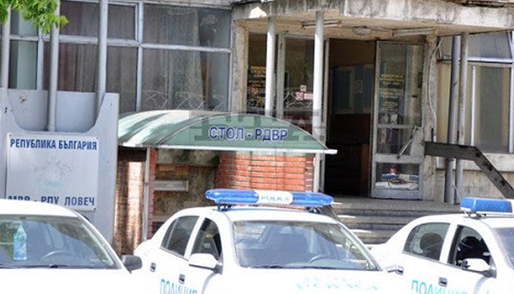 От днес със заповед на министър Бойко Рашков за директор на Областна дирекция на вътрешните работи в Ловеч временно е преназначен старши комисар Станислав Николов Великов От днес със заповед на министър Бойко Рашков за директор на Областна дирекция на вътрешните работи в Ловеч временно е преназначен старши комисар Станислав Николов Великов