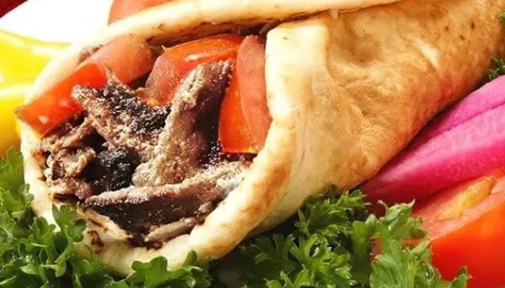 Много внимателно избирайте на кого да подадете празна завита питка Много внимателно избирайте на кого да подадете празна завита питка