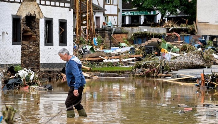 Опустошителните наводнения отнеха човешки животи, десетки се издирват